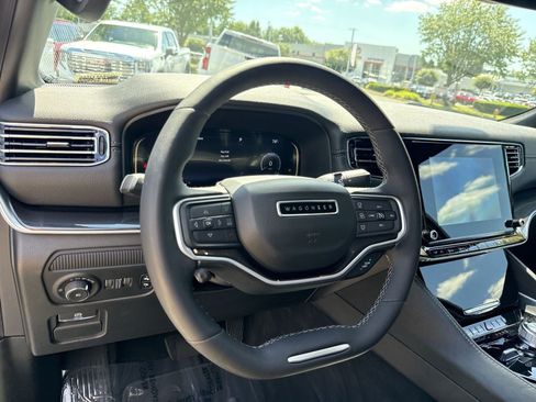 Used 2023 Jeep Wagoneer 4WD w/ Premium Group I image 16