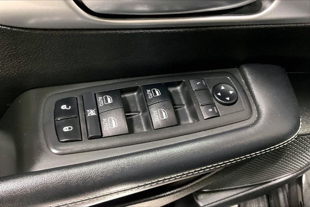 Used 2019 Chrysler Pacifica Touring-L Plus FWD image 39