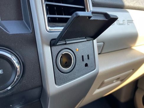 Used 2018 Ford F250 Lariat w/ Chrome Package image 26