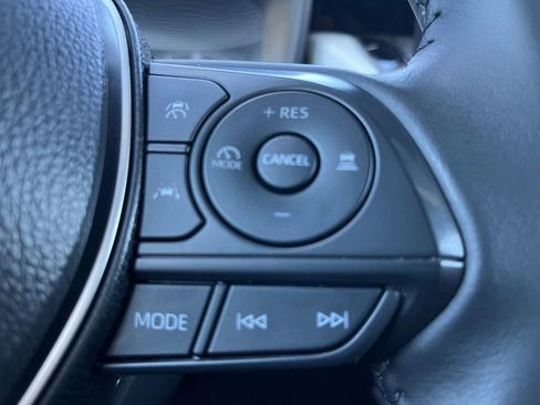 Used 2025 Toyota Corolla SE image 12