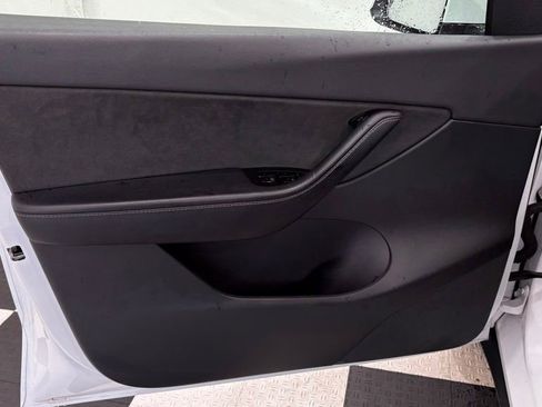 Used 2021 Tesla Model Y 2WD image 17