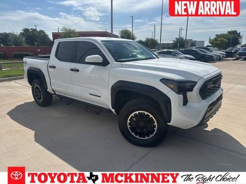 Used 2025 Toyota Tacoma TRD Off-Road AWD/4WD image 1