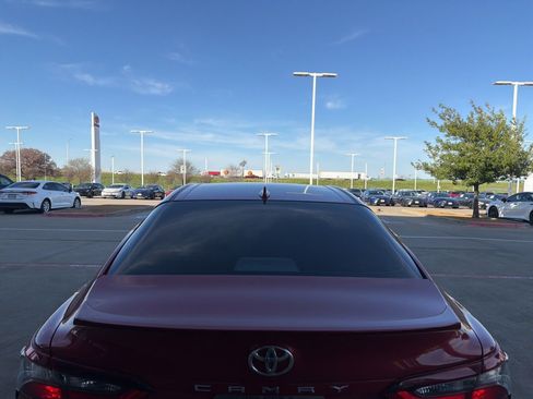 Used 2021 Toyota Camry SE image 14