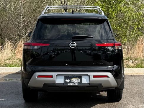 Certified 2024 Nissan Pathfinder SL w/ Black Appearance Package AWD/4WD image 4