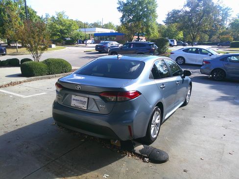 Used 2025 Toyota Corolla XLE image 11