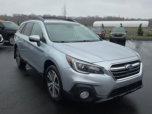 Used 2018 Subaru Outback 3.6R Limited image 3