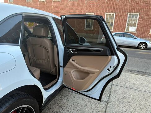 Used 2020 Porsche Macan image 13