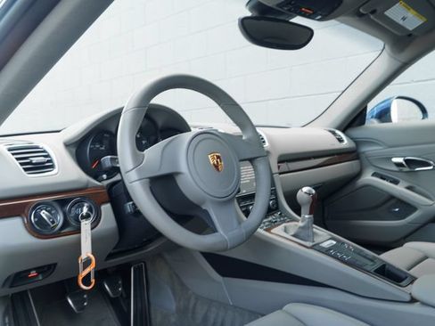Certified 2016 Porsche Cayman RWD image 4