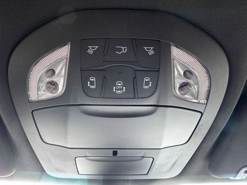 New 2025 Chrysler Pacifica Select FWD image 33