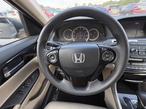 Used 2017 Honda Accord LX image 19