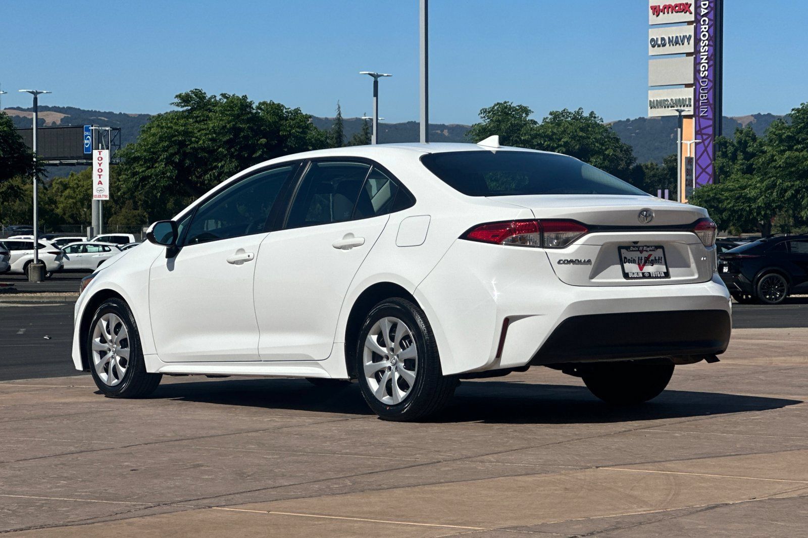 Used 2023 Toyota Corolla LE FWD image 7