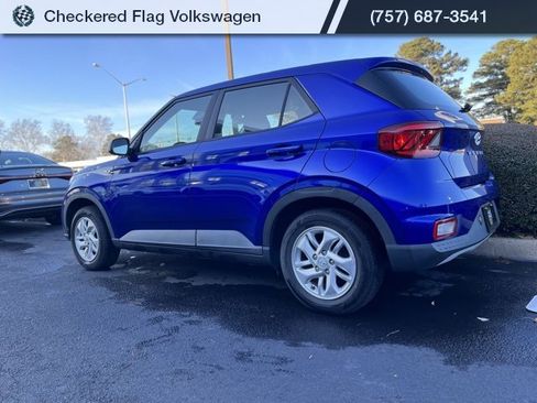 Used 2021 Hyundai Venue SE image 7