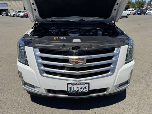 Used 2018 Cadillac Escalade ESV Premium Luxury AWD/4WD image 48