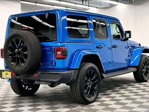 Used 2023 Jeep Wrangler Unlimited Sahara w/ Cold Weather Group image 13