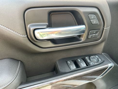 Used 2022 Chevrolet Silverado 2500 LTZ w/ LTZ Convenience Package image 13