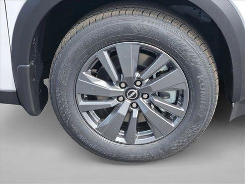 New 2026 Nissan Pathfinder SV w/ SV Premium Package FWD image 16