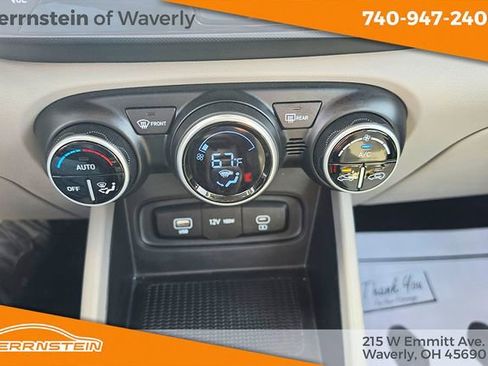 Used 2025 Hyundai Venue SEL FWD image 20