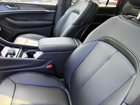 New 2027 Jeep Grand Cherokee Limited AWD/4WD image 8