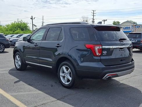 Used 2017 Ford Explorer XLT w/ Equipment Group 202A AWD/4WD image 4