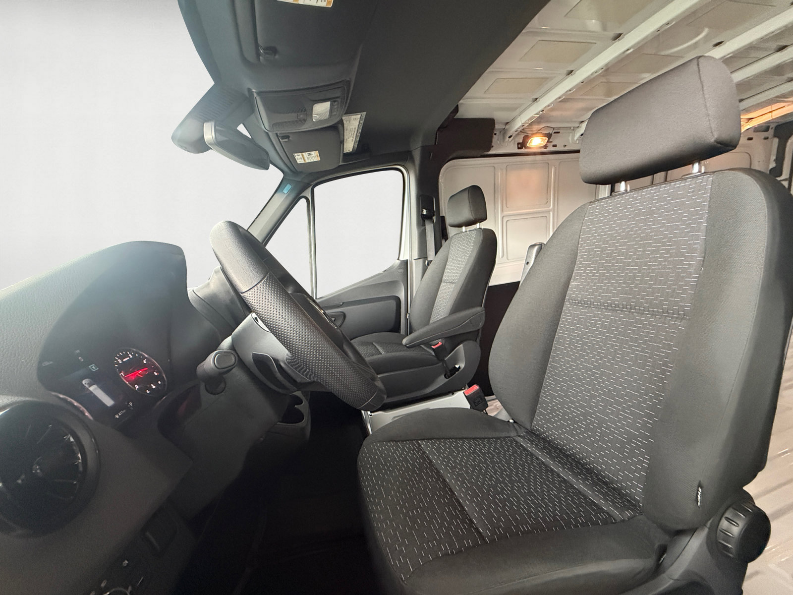Used 2025 Mercedes-Benz Sprinter 2500 image 10