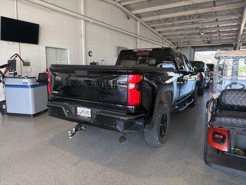 Used 2021 Chevrolet Silverado 2500 LTZ w/ LTZ Plus Package image 3