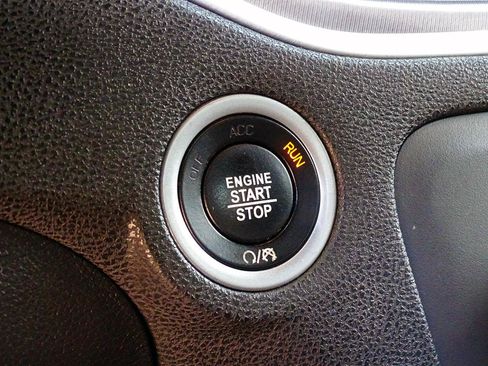 Used 2019 Dodge Charger SXT RWD image 32