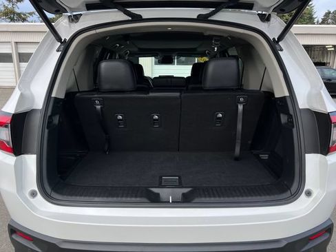 Used 2025 Honda Pilot Touring image 13