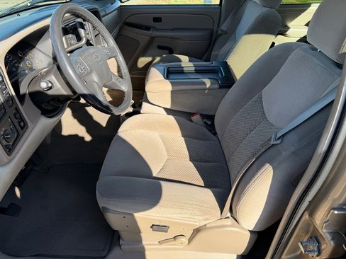 Used 2005 Chevrolet Avalanche LS w/ Onstar Plus Package image 9