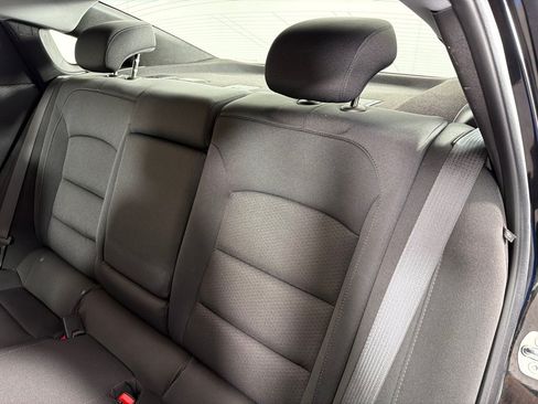 Used 2021 Chevrolet Malibu LT FWD image 19