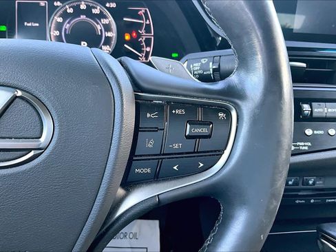 Used 2022 Lexus ES 300h w/ Premium Package image 25