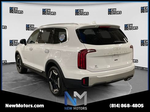 Used 2023 Kia Telluride S AWD/4WD image 3