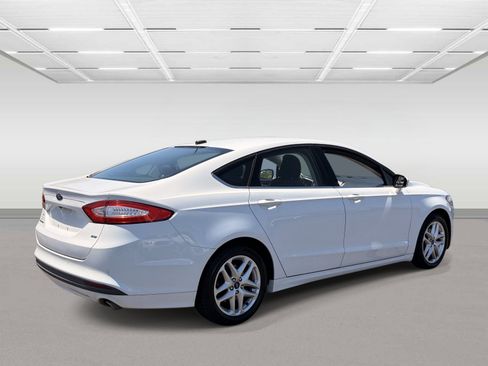 Used 2016 Ford Fusion SE FWD image 5