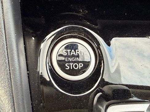 New 2025 Nissan Versa SR w/ Trunk Package image 28