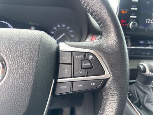 Used 2024 Toyota Sienna XLE image 15