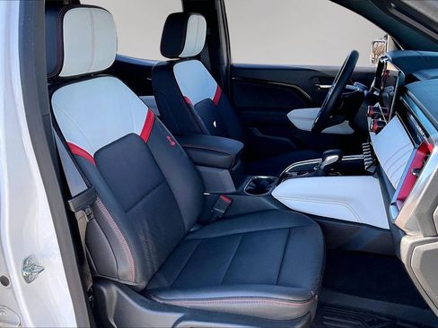 Used 2024 GMC Canyon AT4X image 30