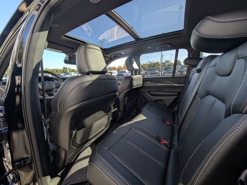 New 2025 Jeep Grand Cherokee Limited image 15