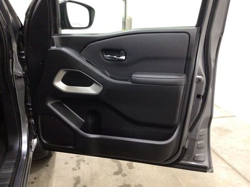 Used 2024 Nissan Frontier SV image 35