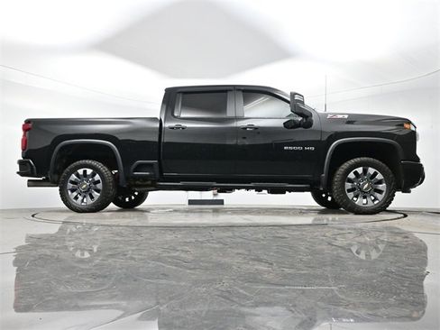 Used 2024 Chevrolet Silverado 2500 Custom w/ Custom Value Package image 16