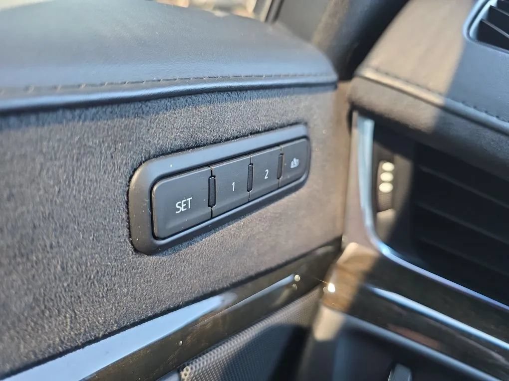 Used 2019 Cadillac Escalade Platinum AWD/4WD image 22