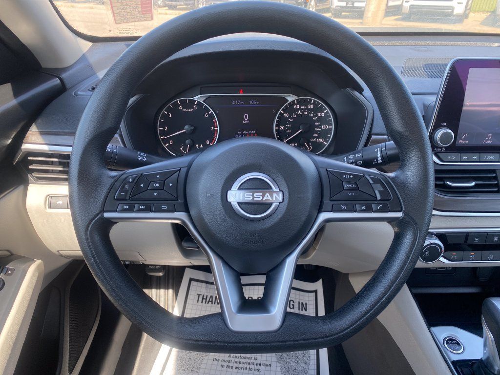 Used 2025 Nissan Altima 2.5 SV FWD image 15