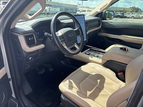 Used 2022 Ford Expedition Limited AWD/4WD image 8