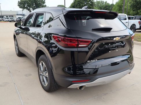 Used 2023 Chevrolet Blazer LT FWD image 6
