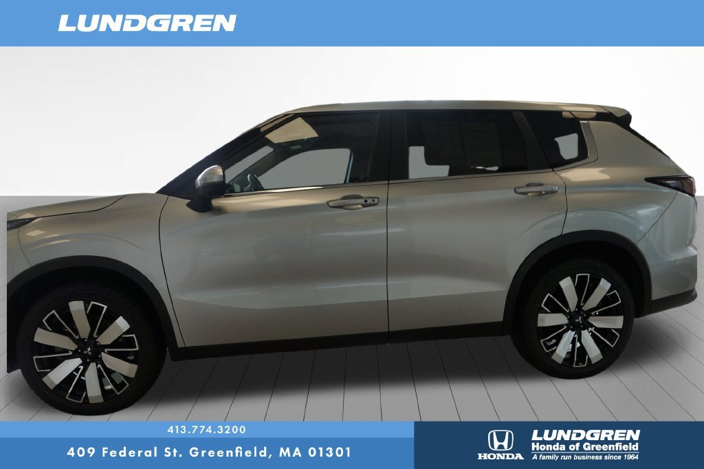 Used 2025 Mitsubishi Outlander AWD image 6