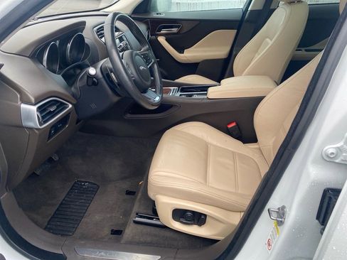 Used 2018 Jaguar F-PACE Prestige image 9