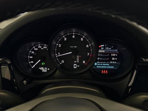 Certified 2022 Porsche Macan image 21