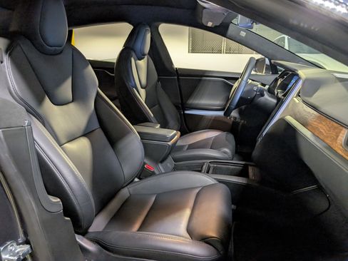 Used 2020 Tesla Model S Long Range Plus image 25