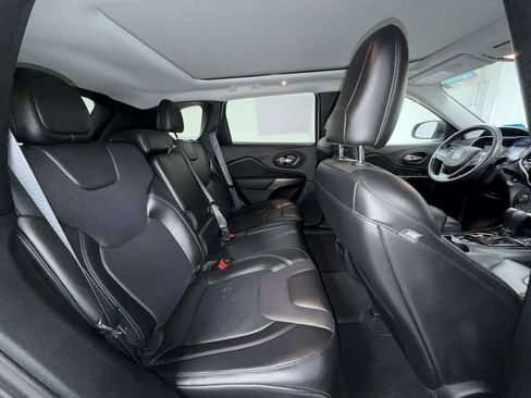 Used 2020 Jeep Cherokee Limited image 7