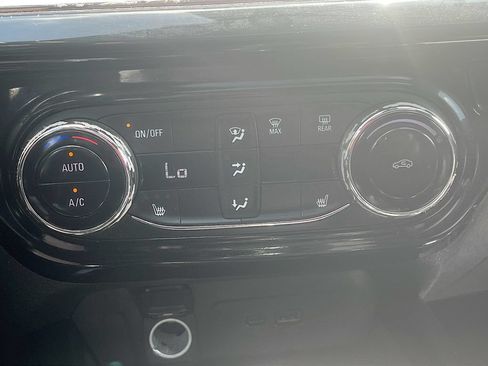Used 2024 Chevrolet Trax RS w/ Sunroof Package FWD image 15