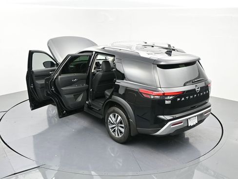 Used 2025 Nissan Pathfinder SL image 23