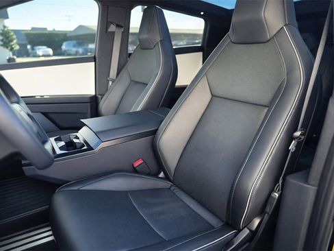 Used 2024 Tesla Cybertruck AWD Crew Cab image 16